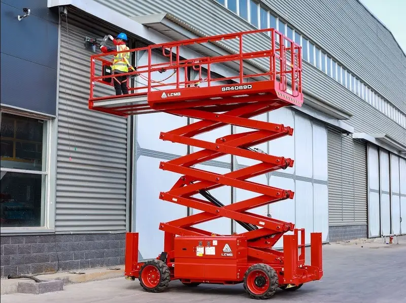40-Foot Rough-Terrain Scissor Lift – Mobile Elevated Work Platform With Off-Road Capability 1
